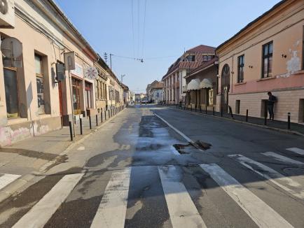 Alt drum închis peste vară! Constructorii au spart miercuri strada Avram Iancu, pentru înlocuirea reţelelor (FOTO)