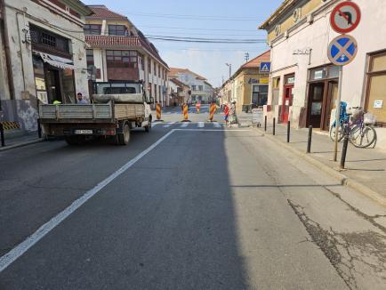 Alt drum închis peste vară! Constructorii au spart miercuri strada Avram Iancu, pentru înlocuirea reţelelor (FOTO)