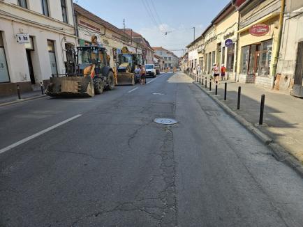 Alt drum închis peste vară! Constructorii au spart miercuri strada Avram Iancu, pentru înlocuirea reţelelor (FOTO)