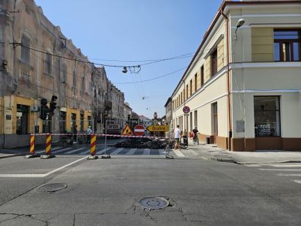 Alt drum închis peste vară! Constructorii au spart miercuri strada Avram Iancu, pentru înlocuirea reţelelor (FOTO)