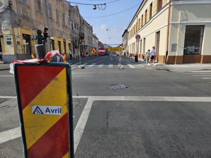 Alt drum închis peste vară! Constructorii au spart miercuri strada Avram Iancu, pentru înlocuirea reţelelor (FOTO)