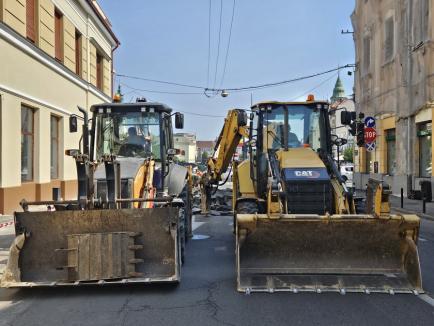 Alt drum închis peste vară! Constructorii au spart miercuri strada Avram Iancu, pentru înlocuirea reţelelor (FOTO)