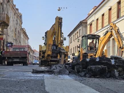 Alt drum închis peste vară! Constructorii au spart miercuri strada Avram Iancu, pentru înlocuirea reţelelor (FOTO)