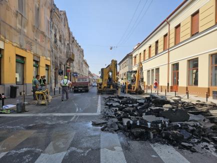 Alt drum închis peste vară! Constructorii au spart miercuri strada Avram Iancu, pentru înlocuirea reţelelor (FOTO)