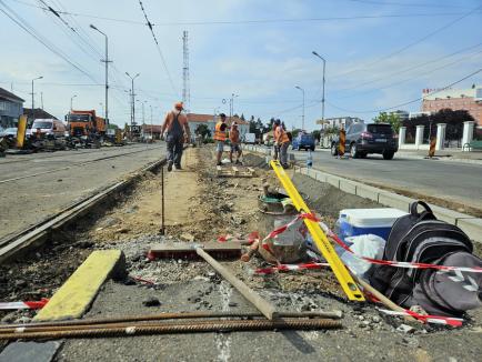 Constructorii sparg Bulevardul Decebal din Oradea pentru a-l moderniza (FOTO)