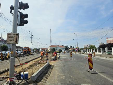 Constructorii sparg Bulevardul Decebal din Oradea pentru a-l moderniza (FOTO)