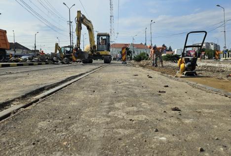 Constructorii sparg Bulevardul Decebal din Oradea pentru a-l moderniza (FOTO)