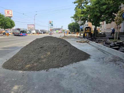 Constructorii sparg Bulevardul Decebal din Oradea pentru a-l moderniza (FOTO)