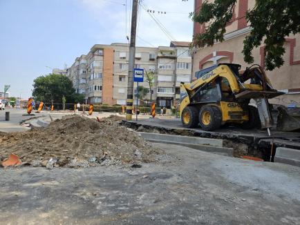 Constructorii sparg Bulevardul Decebal din Oradea pentru a-l moderniza (FOTO)