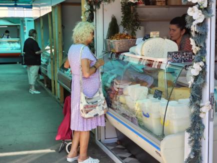 Primăria Oradea pregăteşte triplarea tarifelor de închiriere a spaţiilor pentru flori, lapte și carne din Piaţa Cetate (FOTO)