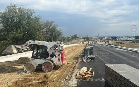 A mai rămas 20%. Pasajul suprateran din Calea Borșului urmează să fie betonat marțea viitoare (FOTO)