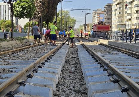 „Un termen strâns”: Muncitorii lucrează și ziua, și noaptea pentru ca tramvaiele să poată circula pe Calea Aradului, din 9 septembrie (FOTO)