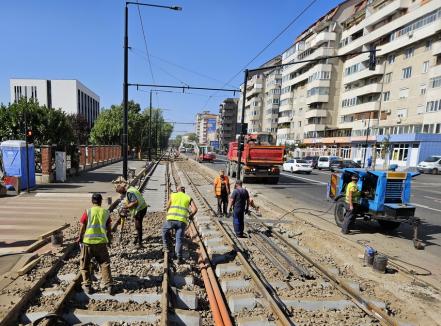 „Un termen strâns”: Muncitorii lucrează și ziua, și noaptea pentru ca tramvaiele să poată circula pe Calea Aradului, din 9 septembrie (FOTO)