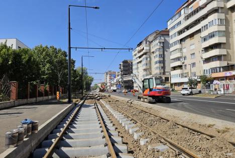 „Un termen strâns”: Muncitorii lucrează și ziua, și noaptea pentru ca tramvaiele să poată circula pe Calea Aradului, din 9 septembrie (FOTO)