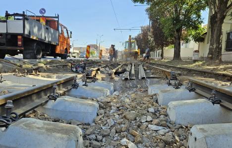 „Un termen strâns”: Muncitorii lucrează și ziua, și noaptea pentru ca tramvaiele să poată circula pe Calea Aradului, din 9 septembrie (FOTO)