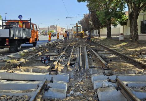 „Un termen strâns”: Muncitorii lucrează și ziua, și noaptea pentru ca tramvaiele să poată circula pe Calea Aradului, din 9 septembrie (FOTO)