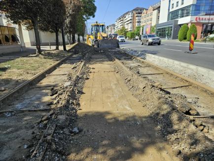 „Un termen strâns”: Muncitorii lucrează și ziua, și noaptea pentru ca tramvaiele să poată circula pe Calea Aradului, din 9 septembrie (FOTO)