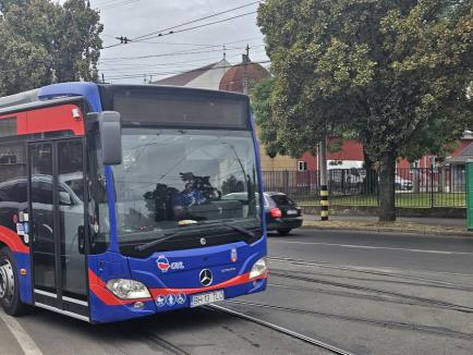 Şcoala în şantier: Prima zi de cursuri s-a lăsat cu ambuteiaje în lanţ pe arterele către zona centrală a Oradiei (FOTO)