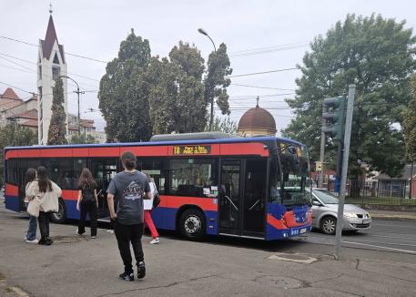 Şcoala în şantier: Prima zi de cursuri s-a lăsat cu ambuteiaje în lanţ pe arterele către zona centrală a Oradiei (FOTO)