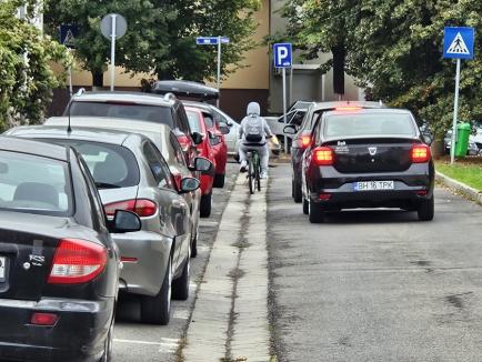 Şcoala în şantier: Prima zi de cursuri s-a lăsat cu ambuteiaje în lanţ pe arterele către zona centrală a Oradiei (FOTO)