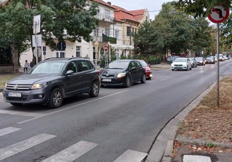 Şcoala în şantier: Prima zi de cursuri s-a lăsat cu ambuteiaje în lanţ pe arterele către zona centrală a Oradiei (FOTO)