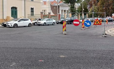 Şcoala în şantier: Prima zi de cursuri s-a lăsat cu ambuteiaje în lanţ pe arterele către zona centrală a Oradiei (FOTO)