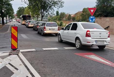 Şcoala în şantier: Prima zi de cursuri s-a lăsat cu ambuteiaje în lanţ pe arterele către zona centrală a Oradiei (FOTO)