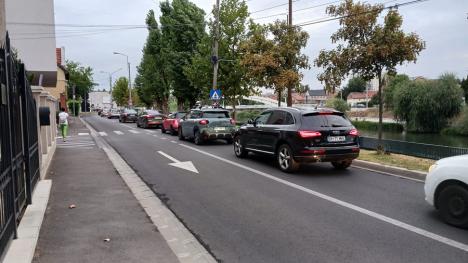 Şcoala în şantier: Prima zi de cursuri s-a lăsat cu ambuteiaje în lanţ pe arterele către zona centrală a Oradiei (FOTO)