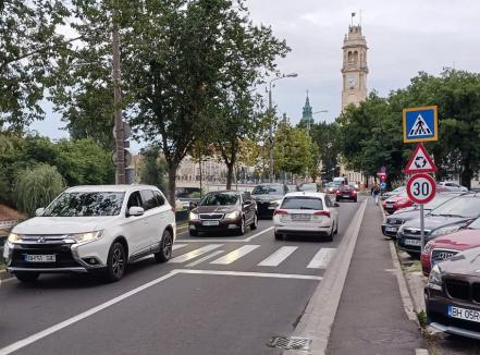 Şcoala în şantier: Prima zi de cursuri s-a lăsat cu ambuteiaje în lanţ pe arterele către zona centrală a Oradiei (FOTO)