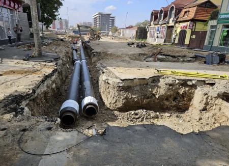 Noi întreruperi de apă. Relocarea reţelelor de la pasajul Decebal va dura până în octombrie (FOTO)