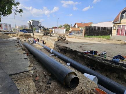 Noi întreruperi de apă. Relocarea reţelelor de la pasajul Decebal va dura până în octombrie (FOTO)