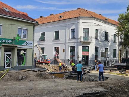 Noi întreruperi de apă. Relocarea reţelelor de la pasajul Decebal va dura până în octombrie (FOTO)