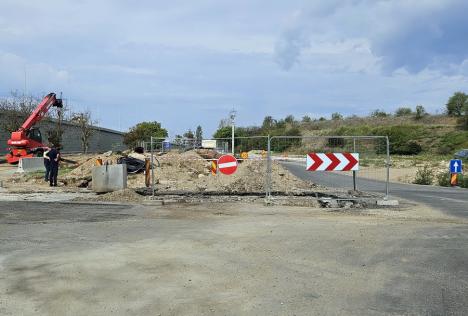 Pasajul rutier din Calea Borşului ar putea fi deschis circulaţiei luna viitoare (FOTO)