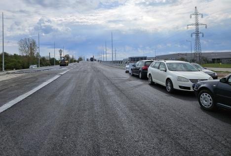 Pasajul rutier din Calea Borşului ar putea fi deschis circulaţiei luna viitoare (FOTO)