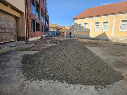 Nu se mai termină! Strada Delavrancea din centrul Oradiei este în lucru de patru ani (FOTO)