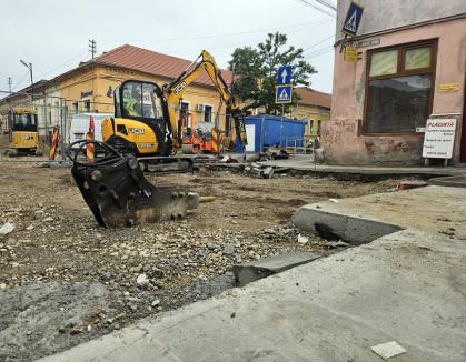 Lucrări cu întârziere. Închiderea străzii Avram Iancu se prelungeşte cel puţin până la finalul lunii octombrie (FOTO)