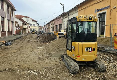 Lucrări cu întârziere. Închiderea străzii Avram Iancu se prelungeşte cel puţin până la finalul lunii octombrie (FOTO)