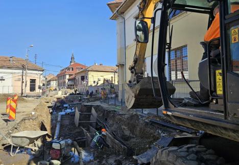 În întârziere. Constructorii vor începe abia vineri lucrările din cel de-al treilea tronson al străzii Avram Iancu din Oradea (FOTO)