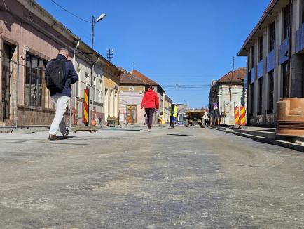 În întârziere. Constructorii vor începe abia vineri lucrările din cel de-al treilea tronson al străzii Avram Iancu din Oradea (FOTO)