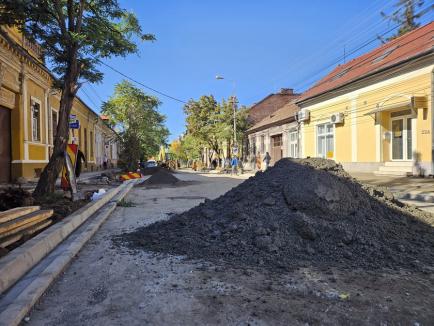 În întârziere. Constructorii vor începe abia vineri lucrările din cel de-al treilea tronson al străzii Avram Iancu din Oradea (FOTO)