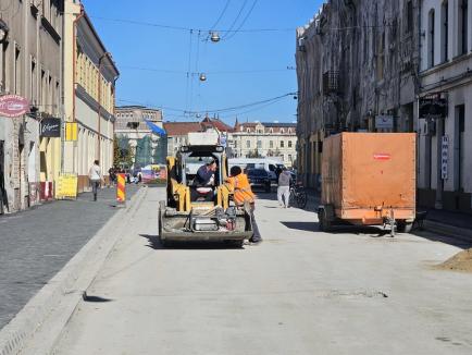 În întârziere. Constructorii vor începe abia vineri lucrările din cel de-al treilea tronson al străzii Avram Iancu din Oradea (FOTO)