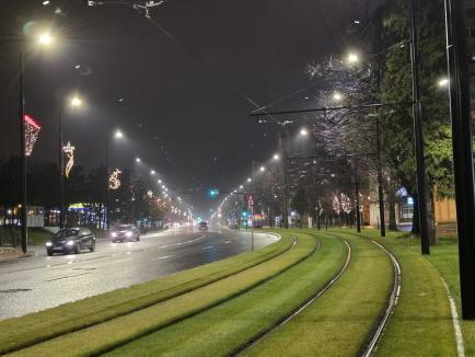 Sărbători ultracentrale: Ca să nu facă risipă, Primăria Oradea a limitat iluminatul de Crăciun la centrul orașului (FOTO)