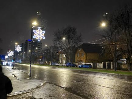 Sărbători ultracentrale: Ca să nu facă risipă, Primăria Oradea a limitat iluminatul de Crăciun la centrul orașului (FOTO)