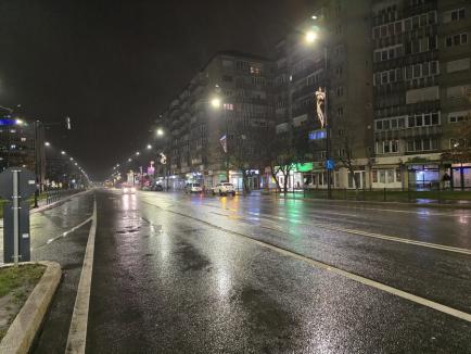 Sărbători ultracentrale: Ca să nu facă risipă, Primăria Oradea a limitat iluminatul de Crăciun la centrul orașului (FOTO)