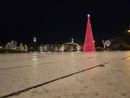 Sărbători ultracentrale: Ca să nu facă risipă, Primăria Oradea a limitat iluminatul de Crăciun la centrul orașului (FOTO)