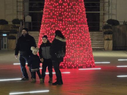 Sărbători ultracentrale: Ca să nu facă risipă, Primăria Oradea a limitat iluminatul de Crăciun la centrul orașului (FOTO)