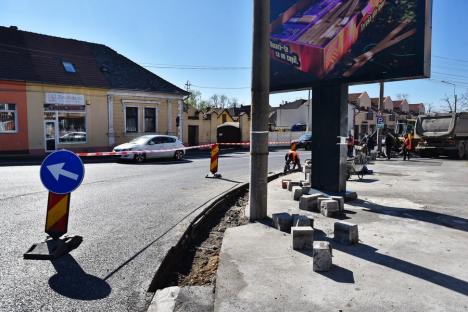 Constructorii sparg bordurile din intersecția Bulevardului Dacia cu Piața Creangă din Oradea. Iată de ce! (FOTO)