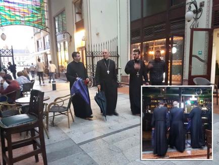Treime la pub: Imagine inedită cu un episcop şi doi preoţi într-o crâşmă din Oradea