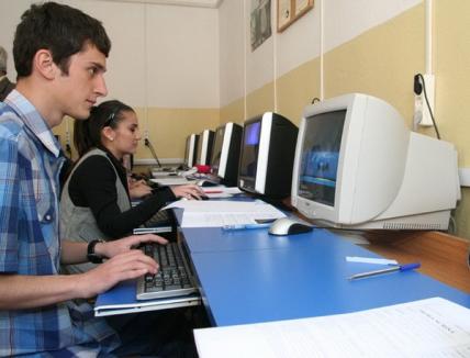 Doar o treime din elevii bihoreni sunt experimentaţi la calculatoare