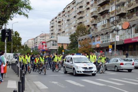 Bicicleta, cel mai rapid mijloc de transport în Oradea. Peste 500 de orădeni au pedalat victorioşi prin oraş (FOTO/VIDEO)